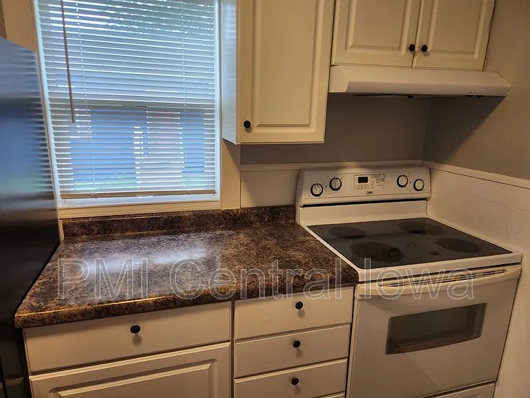 1806 Jefferson Ave — Photo 5