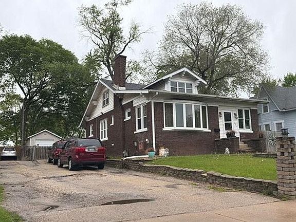 2nd image of 121 Hunter Ave