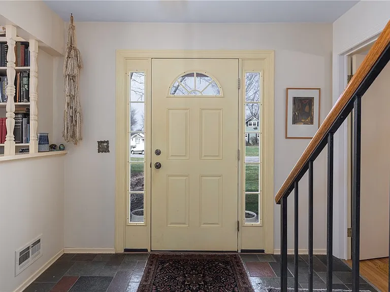 95 Parkwood Ave — Photo 5