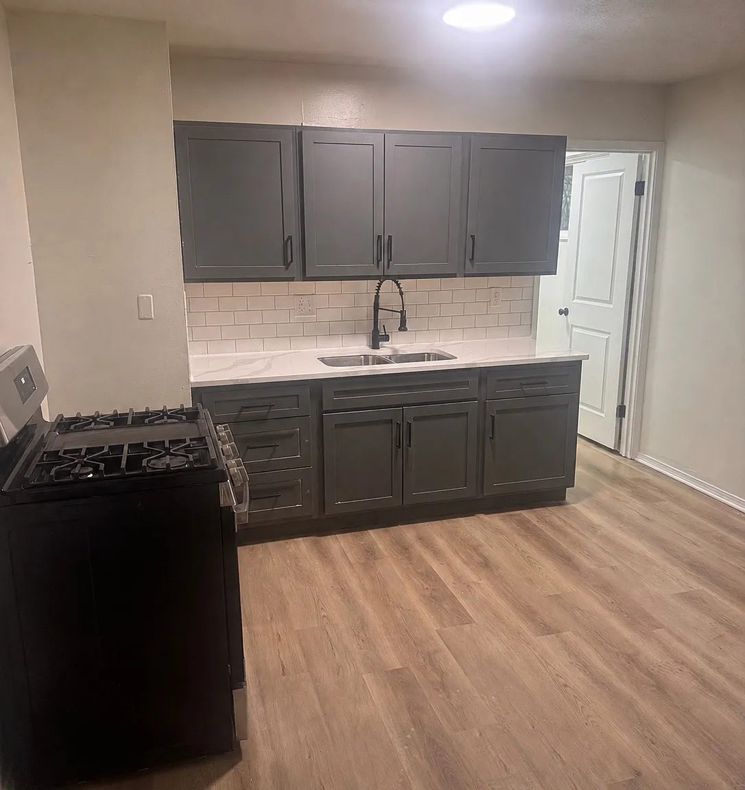 4 bed, 1300 sqft, $1,790 — Photo 3