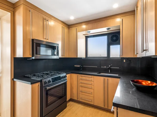 45 Sutton Place South image 6 of 14