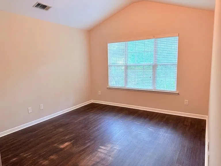 4040 Queensbridge Rd — Photo 5