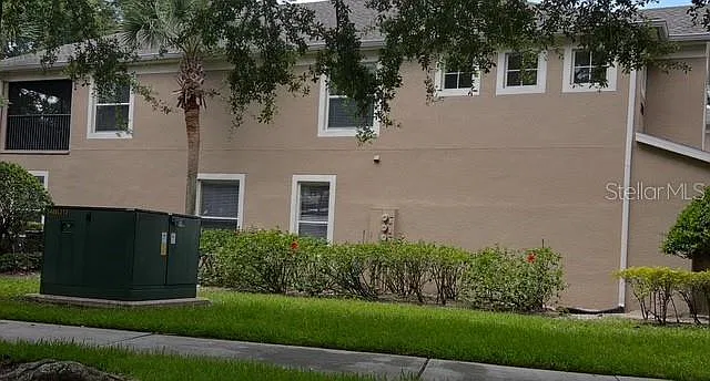 3 bed, 2.0 bath, 1797 sqft, $2,300 — Photo 3