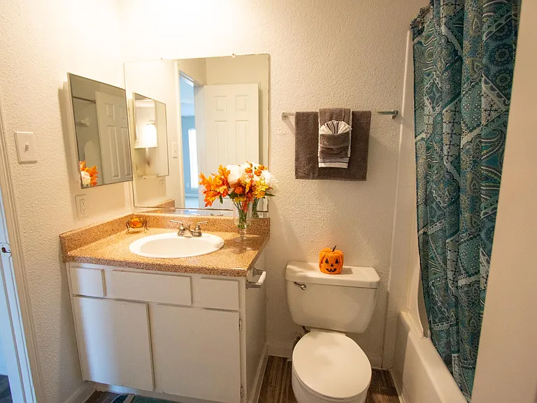 The Claridge Apartments — Photo 21