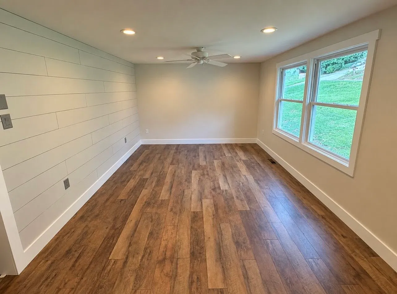 3 bed, $995 — Photo 2
