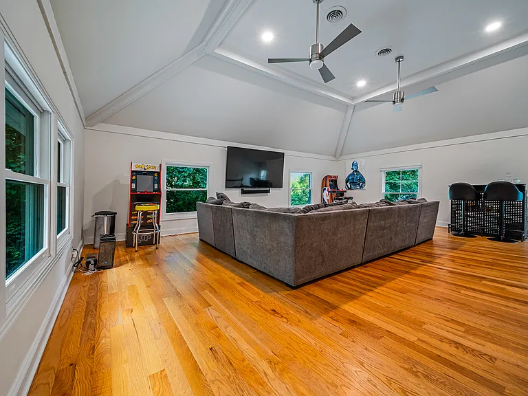 6616 Valley Dr — Photo 34
