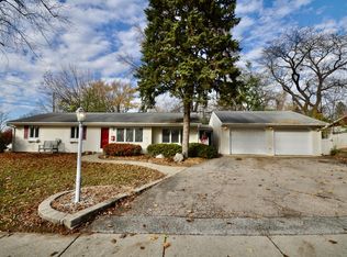 1930 W Weathersfield Way, Schaumburg, IL 60193