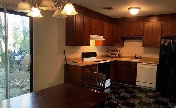 5th image of 206 Knightsmanor Ct #206