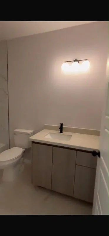 3 bed, 2.0 bath, 1050 sqft, $1,400 — Photo 2