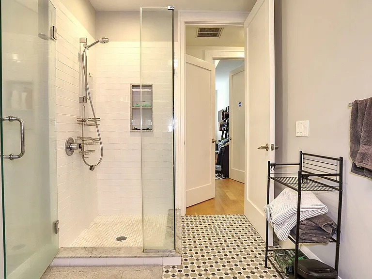 627 Washington St #1 — Photo 10