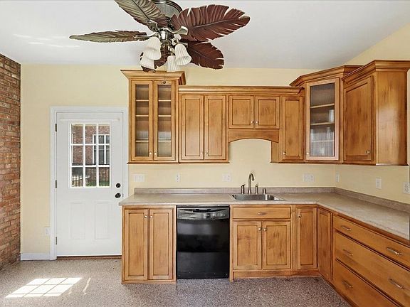 5th image of 1605 Camden Ct