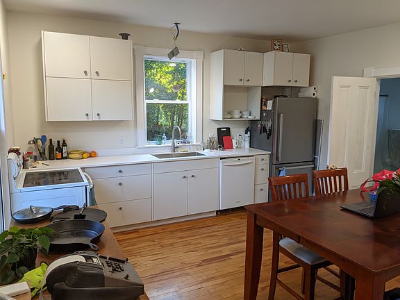 4th image of 124 Walton St #2