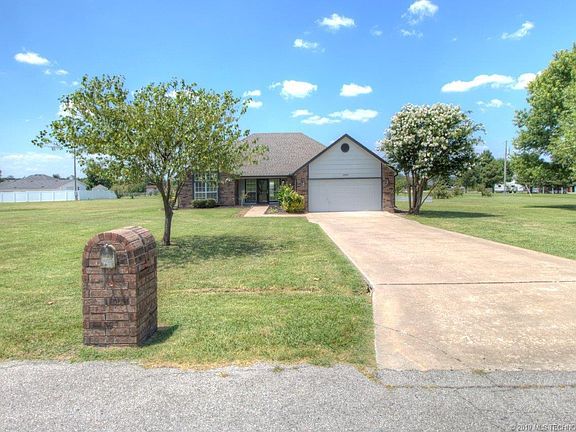 2nd image of 10922 Canyon Oaks Blvd