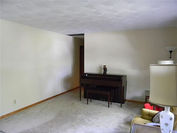 3rd image of 1218 Terry Dr
