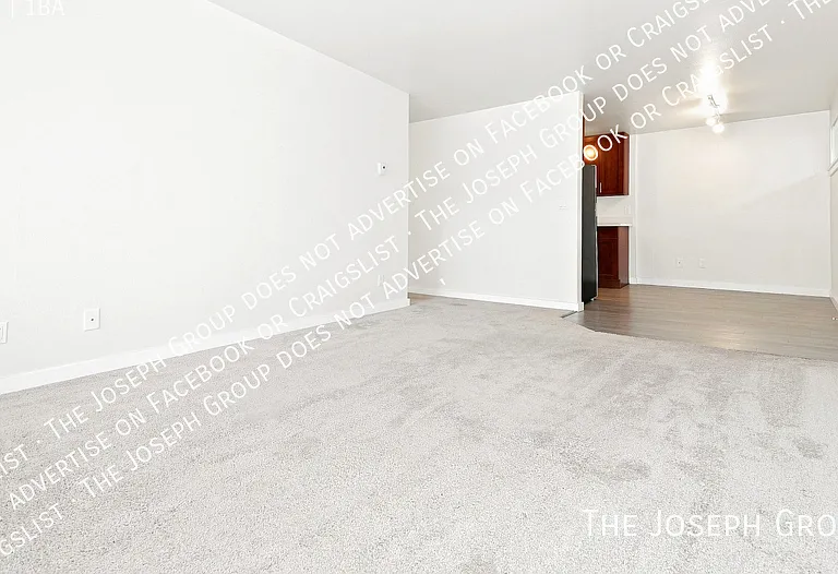 Laurelhurst — Photo 10