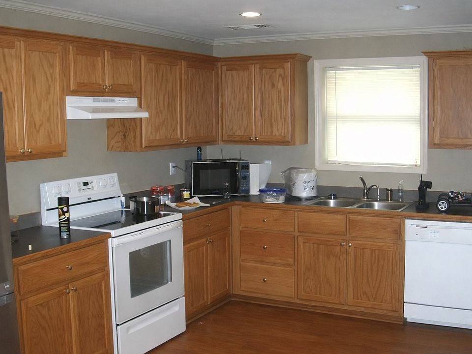 2nd image of 15013 Dillon St