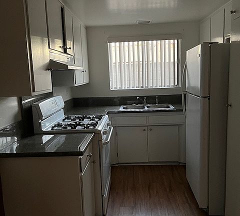 4th image of 328 E Chestnut St APT 1