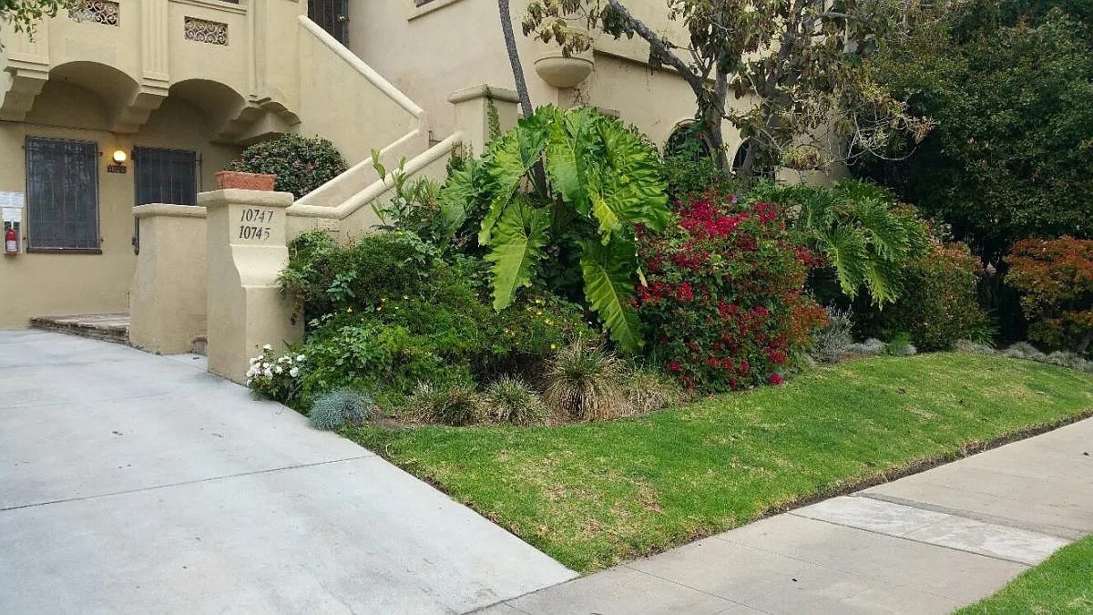 4 bed, 1892 sqft, $6,200 — Photo 1