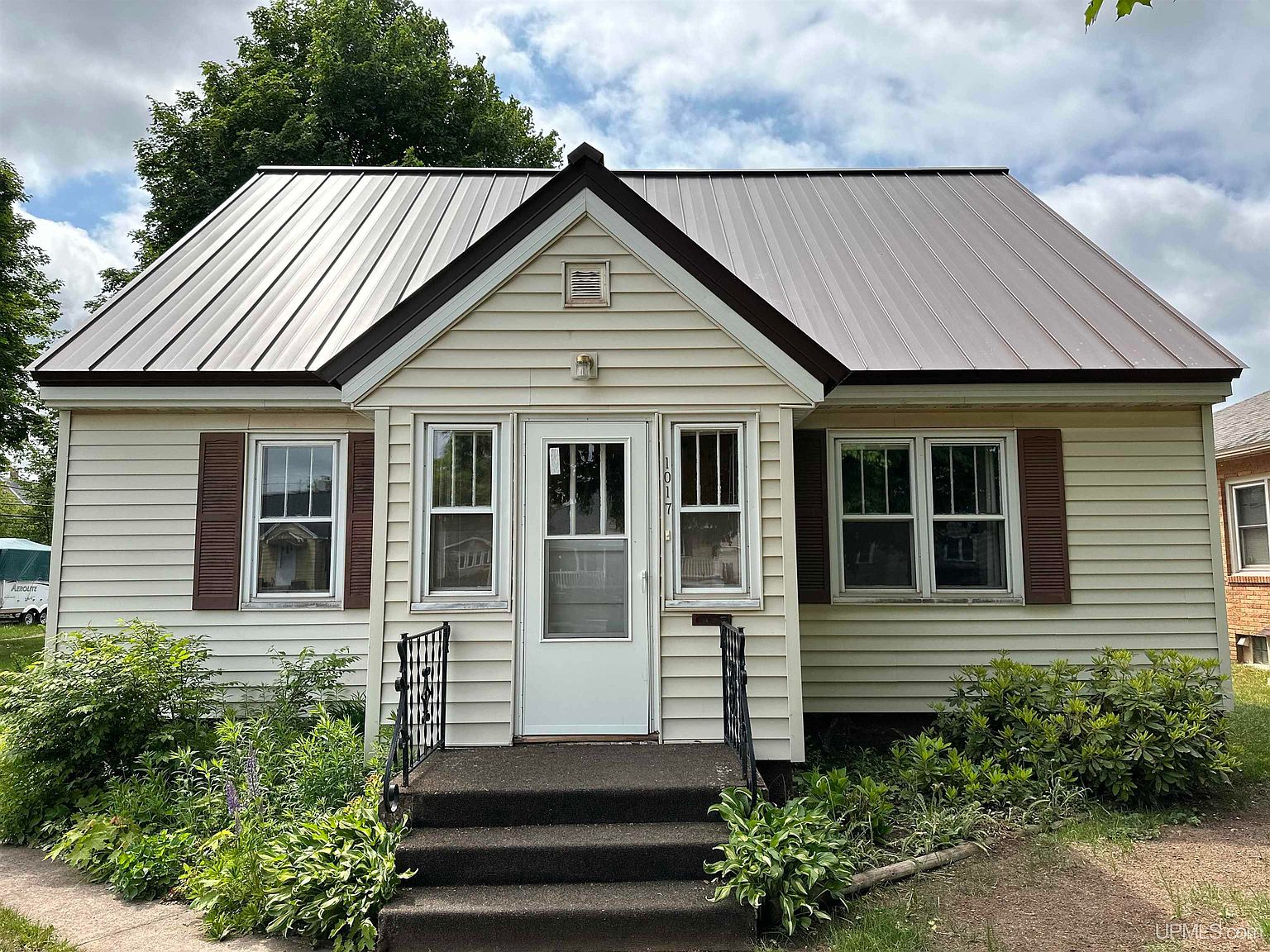 1017 Pine St, Negaunee, MI 49866 Zillow