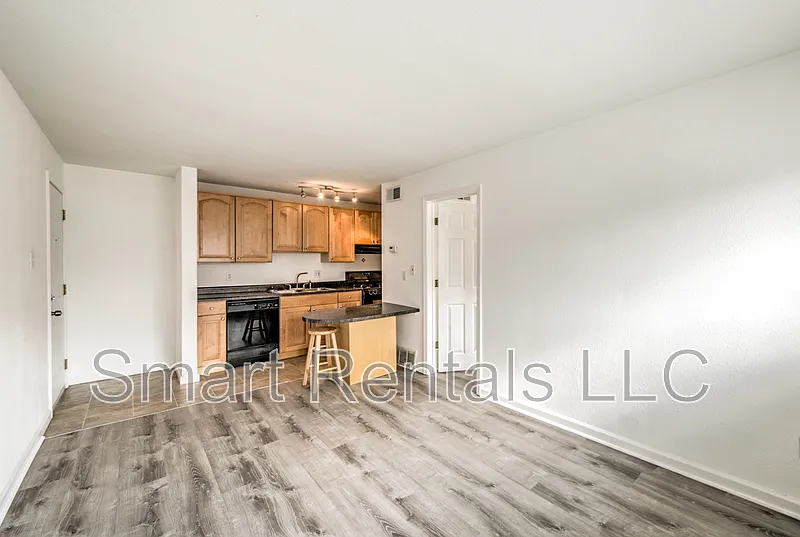1 bed, 1.0 bath, 550 sqft, $699 — Photo 2