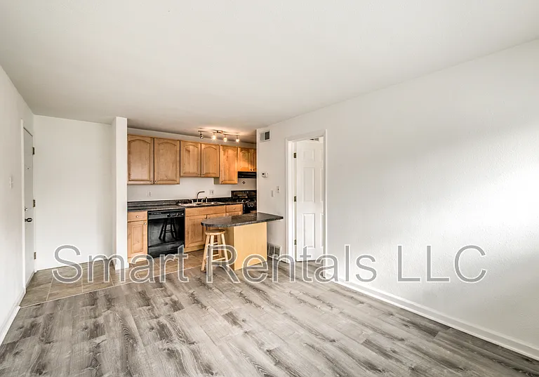 3850 Park Ave #5 — Photo 2