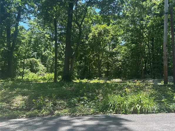 1213 Bethany Ln, Godfrey, IL 62035