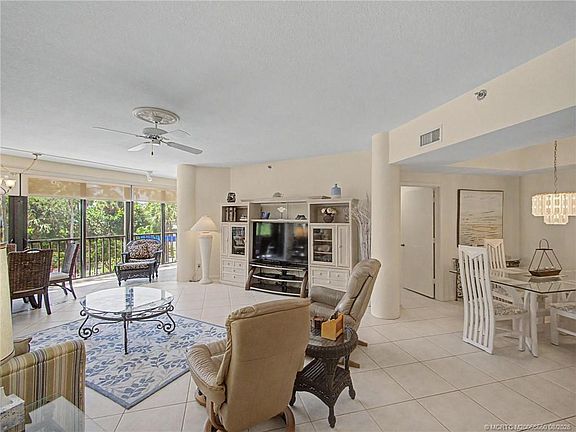 4th image of 221 NE Plantation Rd APT 211
