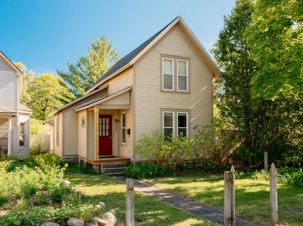 639 E 8th St, Traverse City, MI 49686
