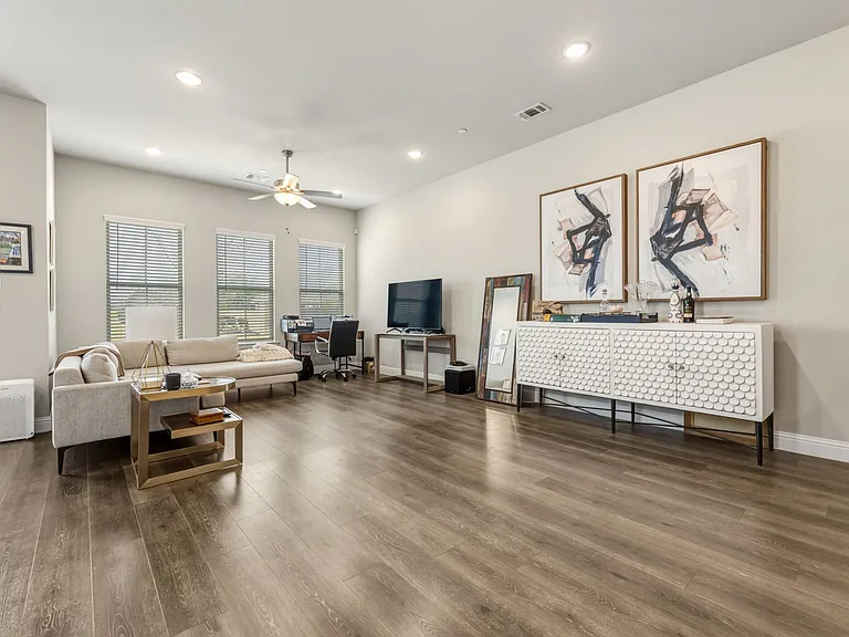 4937 Barcelona Ave — Photo 4