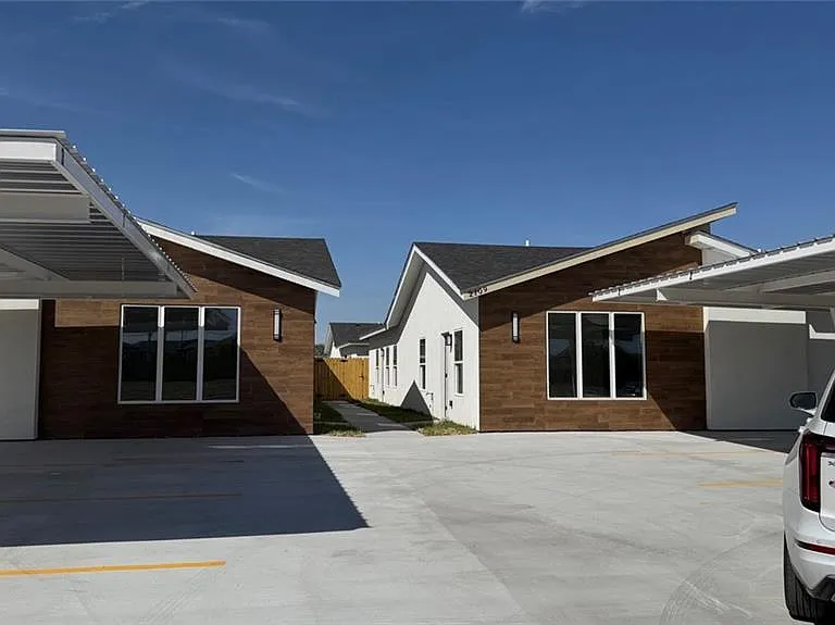 2109 E San Andrea St #3 — Photo 13