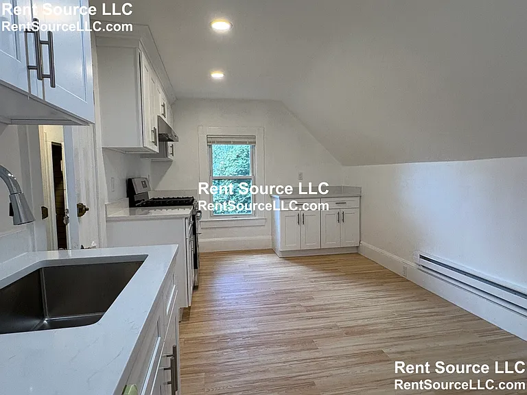9-11 Knapp St #3 — Photo 2