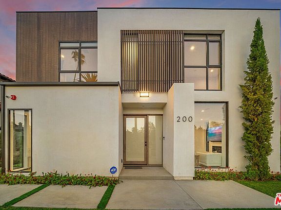 4th image of 200 N Doheny Dr
