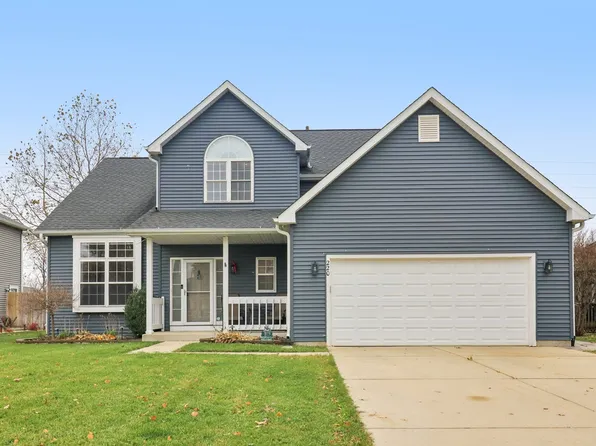 220 S Glenbrook Trl, McHenry, IL 60050