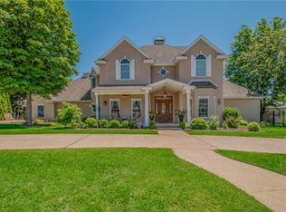 4 W Colonial Dr, Rogers, AR 72758