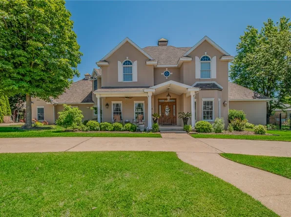 4 W Colonial Dr, Rogers, AR 72758