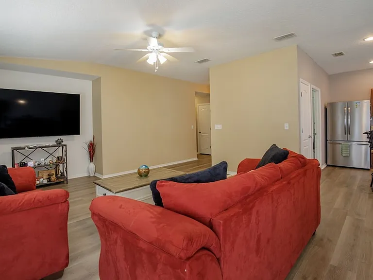 2527 Eisner Dr — Photo 6