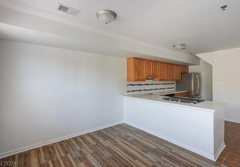 566 Pennsylvania Ave #E2 — Photo 4