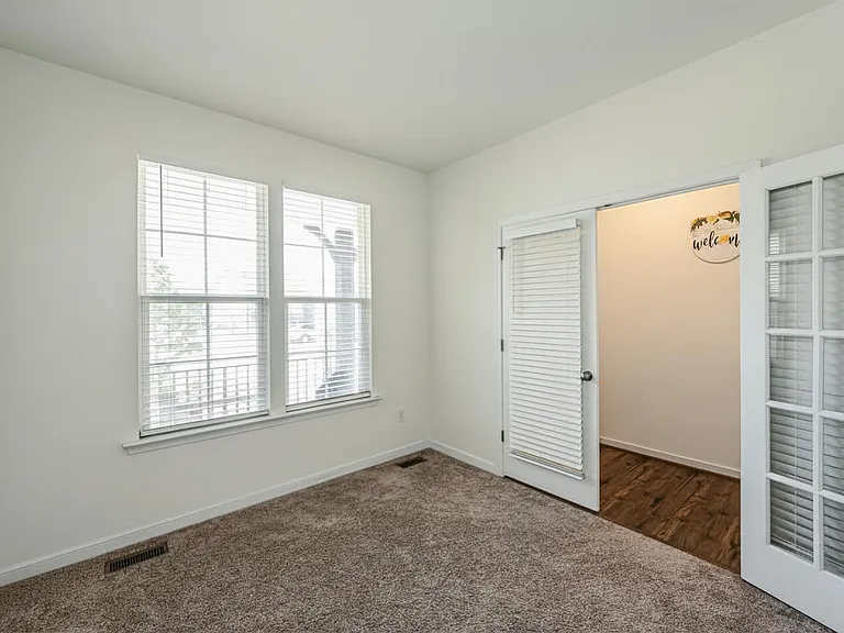 8105 Lyman Ct — Photo 5