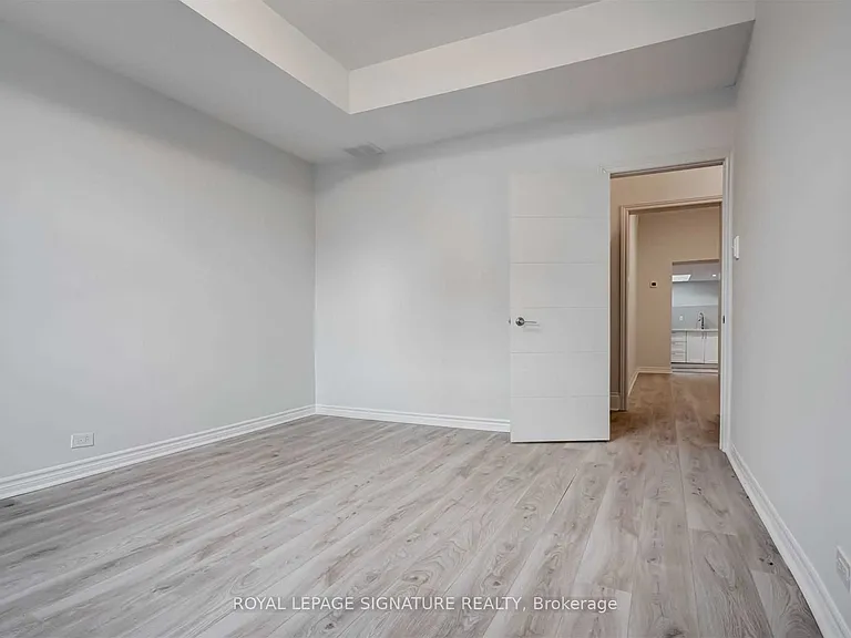 604 A Queen St W — Photo 17