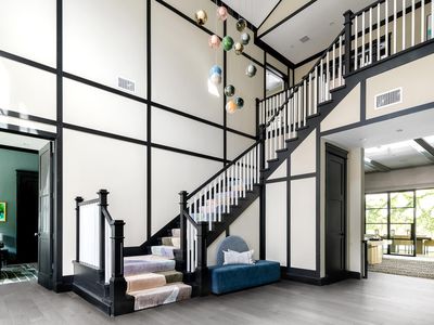 10960 Verano Rd, Los Angeles, CA, 90077
