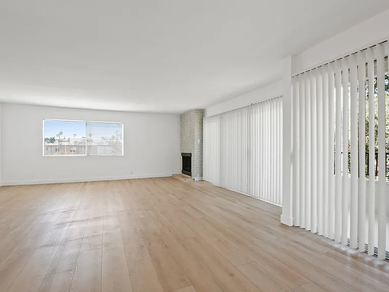 12258 Montana Ave - across from Brentwood golf course! — Photo 7
