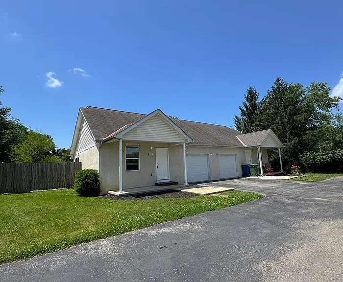 697 Kenny Ln — Photo 3