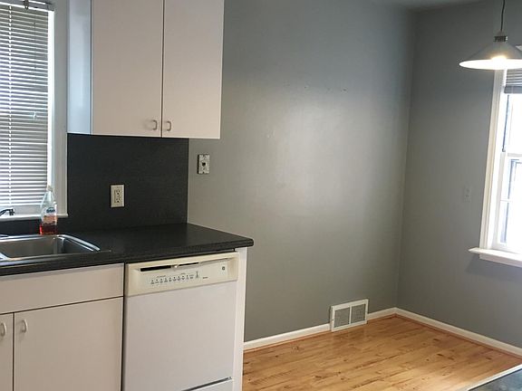 4th image of 402 La Plaza Ct