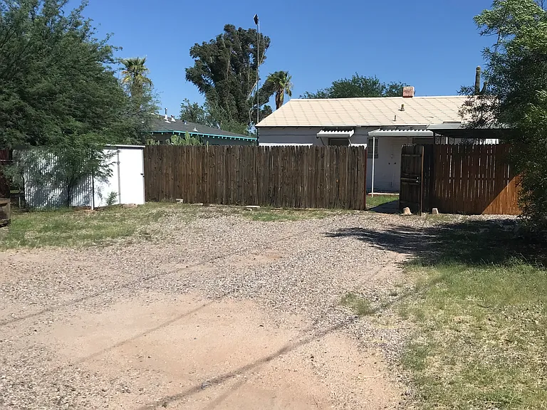 1616 E Waverly St — Photo 3