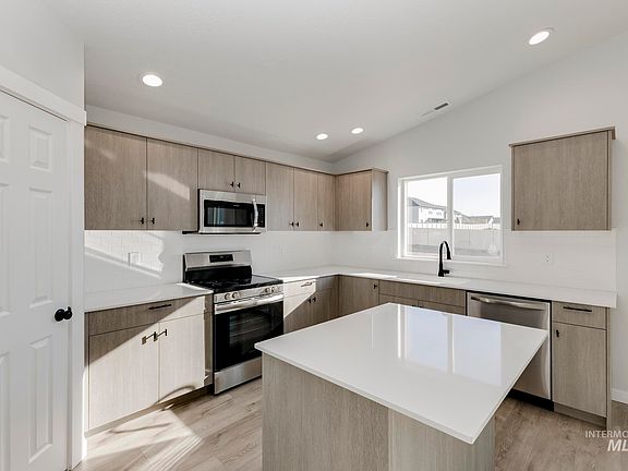4th image of 18218 N Lion Head Ave