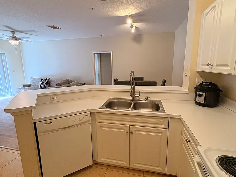 520 Florida Club Blvd #304 — Photo 6