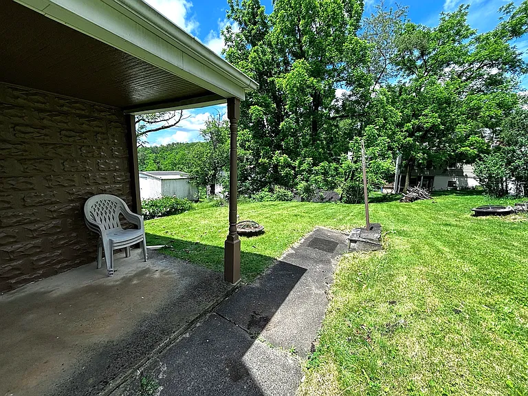 553 Foundry St — Photo 3