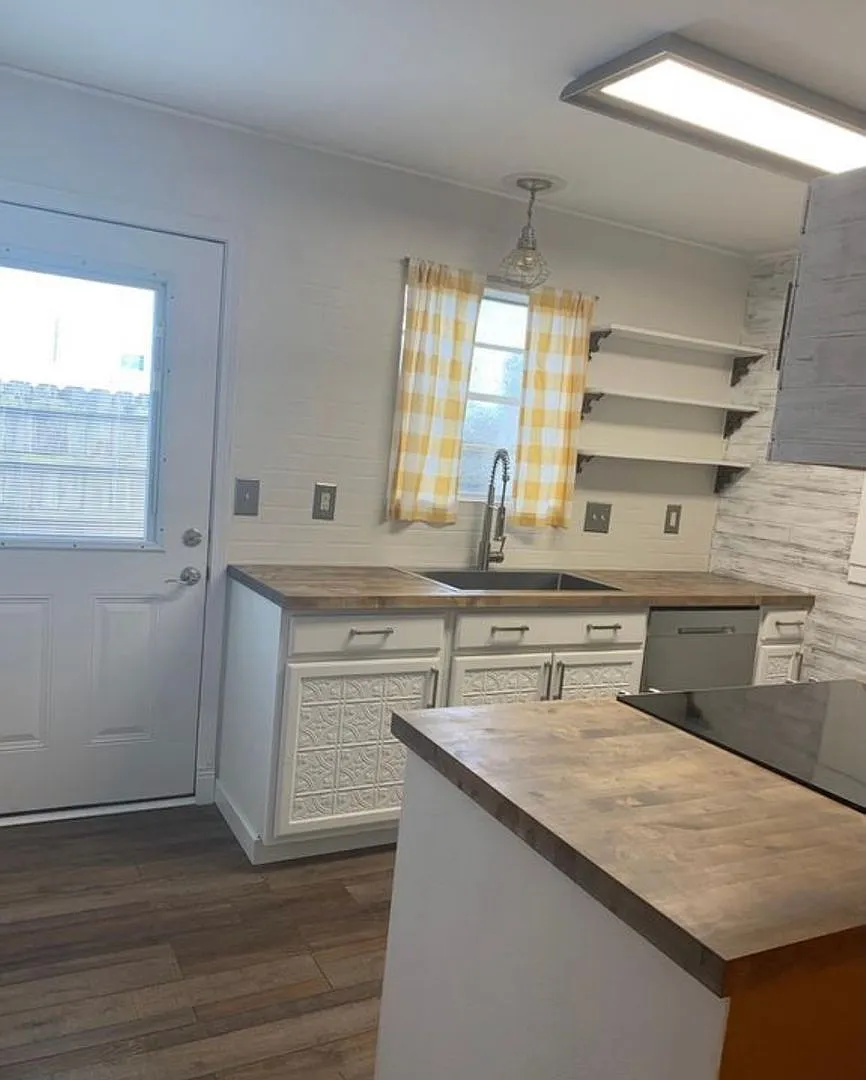 2 bed 1.5 Bath Townhouse — Photo 3