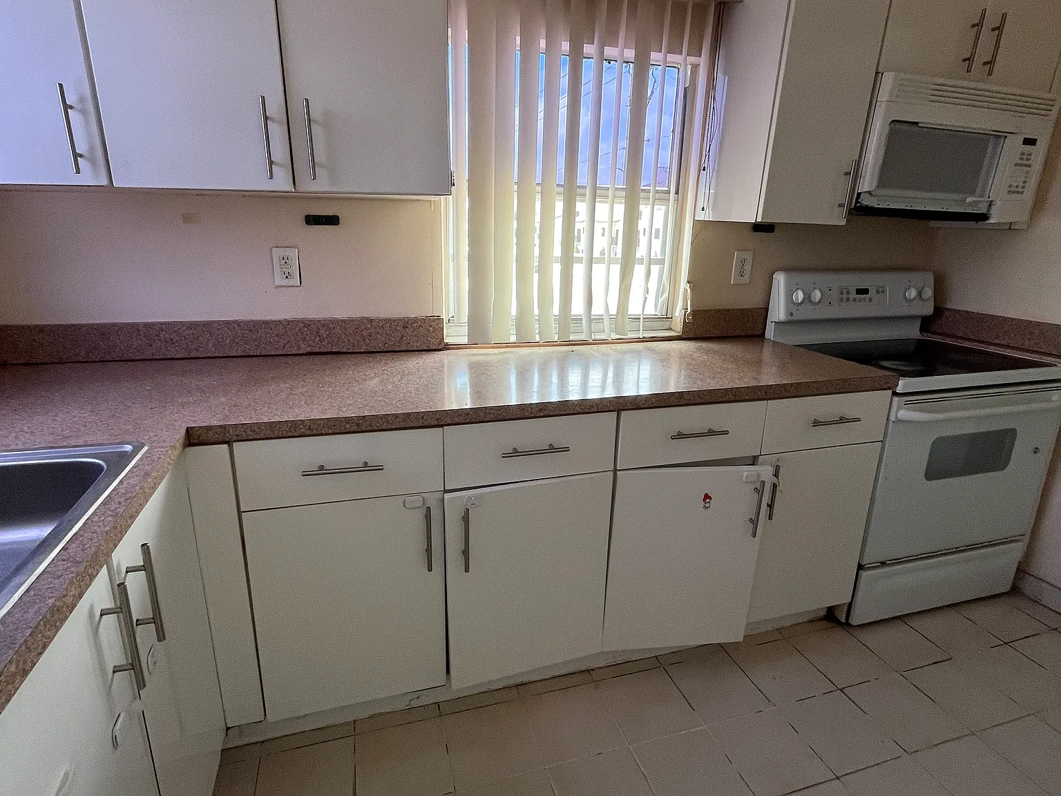 3 bed, 800 sqft, $1,900 — Photo 3