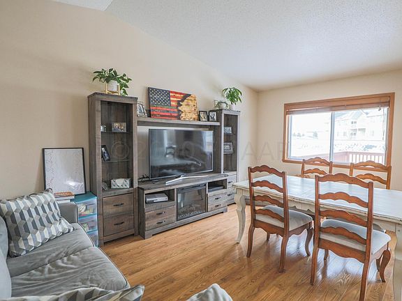 4th image of 1556 34th Ave S